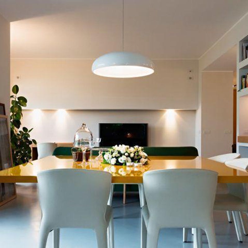 Halfronde metalen hanglamp