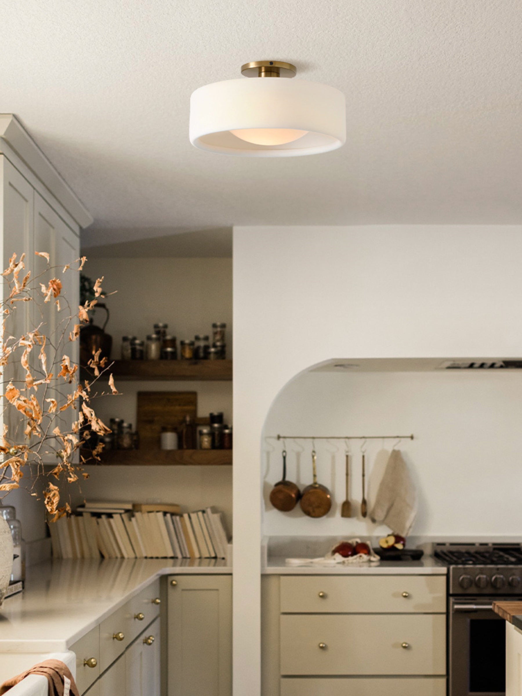 Nowoczesna porcelanowa lampa sufitowa montowana na płasko