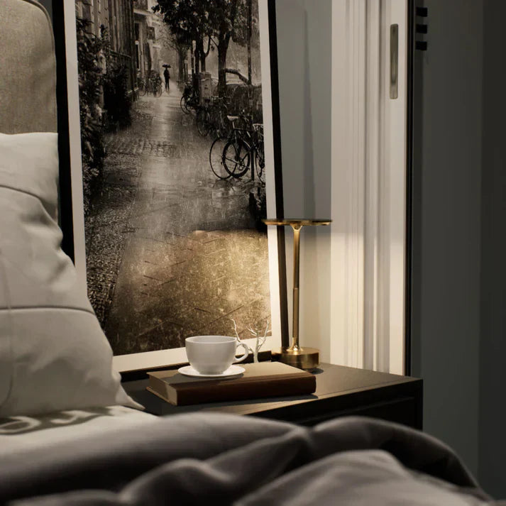 Nowoczesna bezprzewodowa lampa stołowa sterowana dotykowo