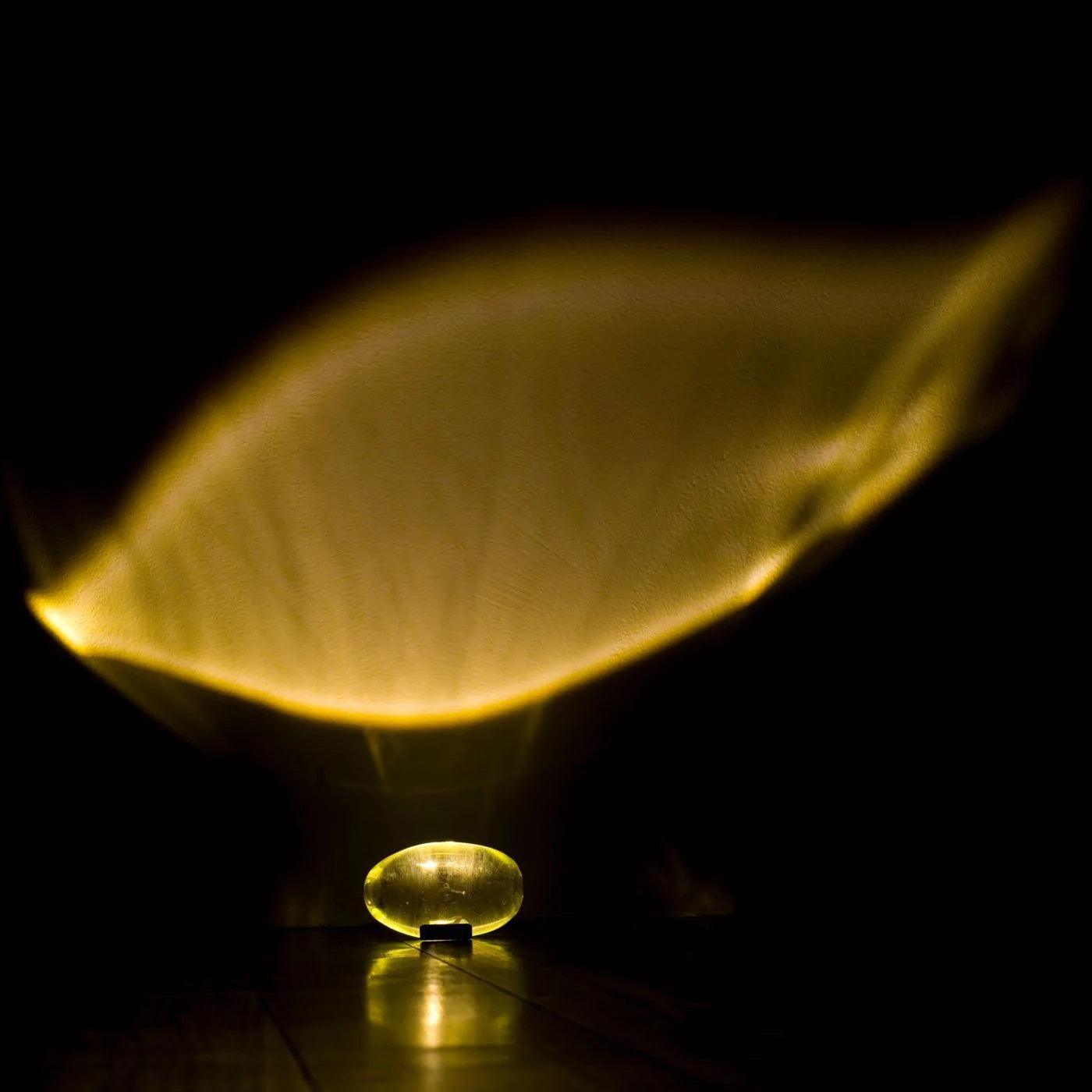 Kryształowa lampa stołowa w kształcie oka