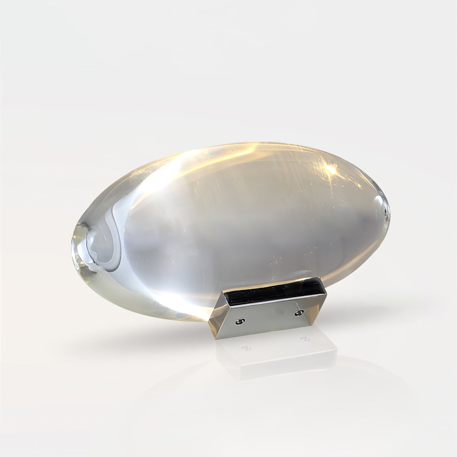 Kryształowa lampa stołowa w kształcie oka