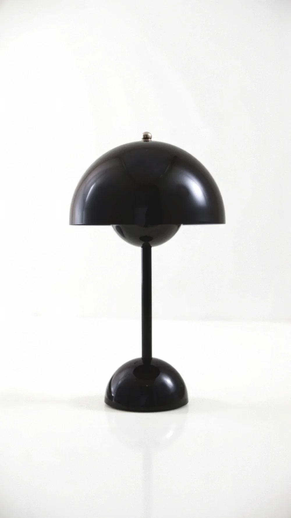 Skandynawski minimalistyczny design Bezprzewodowa lampa stołowa