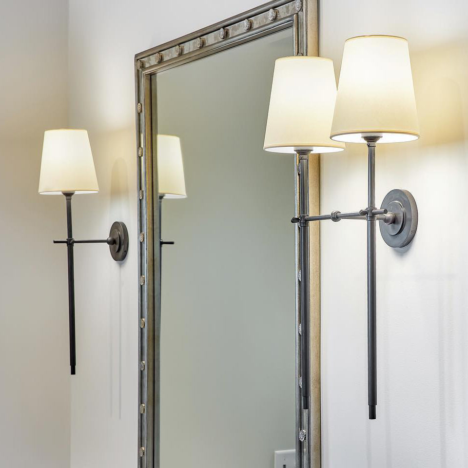 Wandlamp met stoffen kap en metalen arm