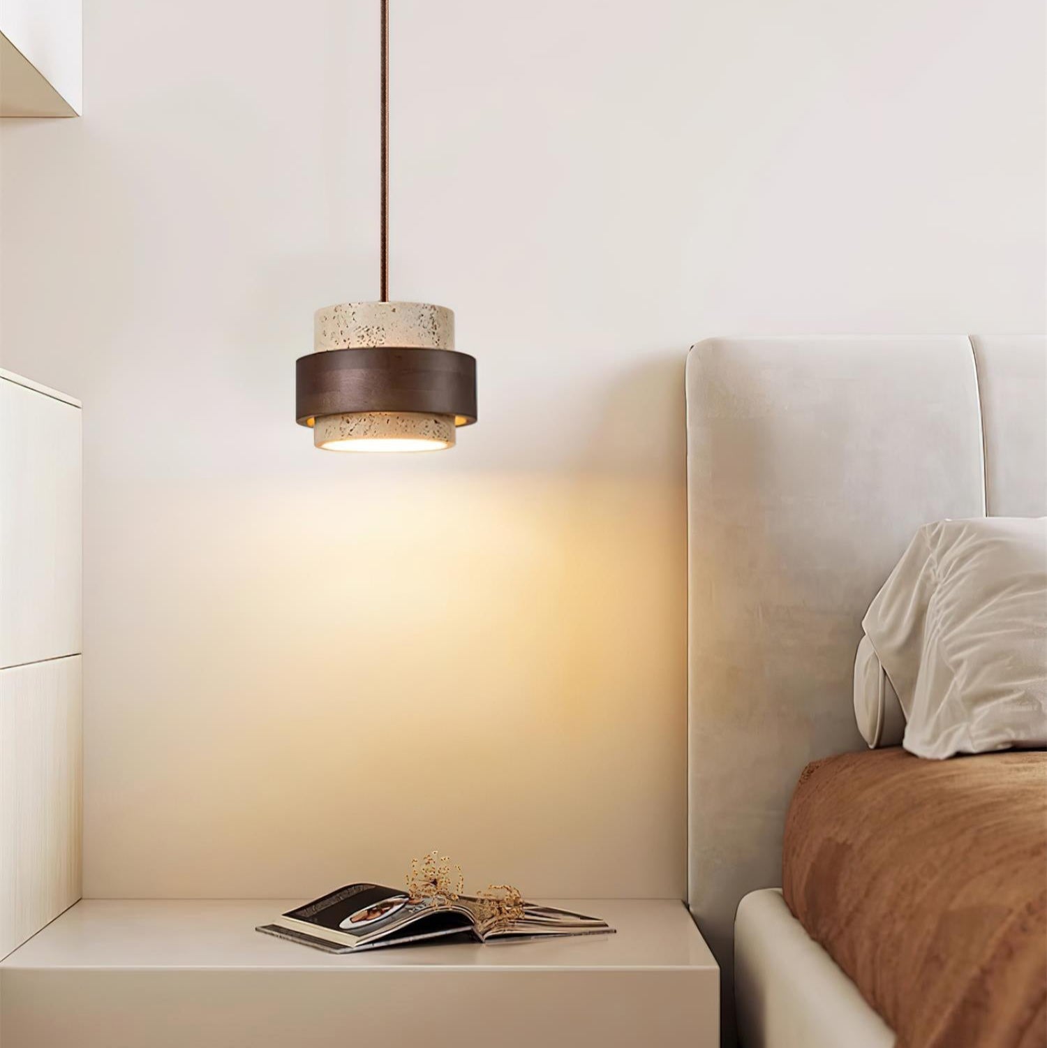 Lampa wisząca z trawertynu i drewna