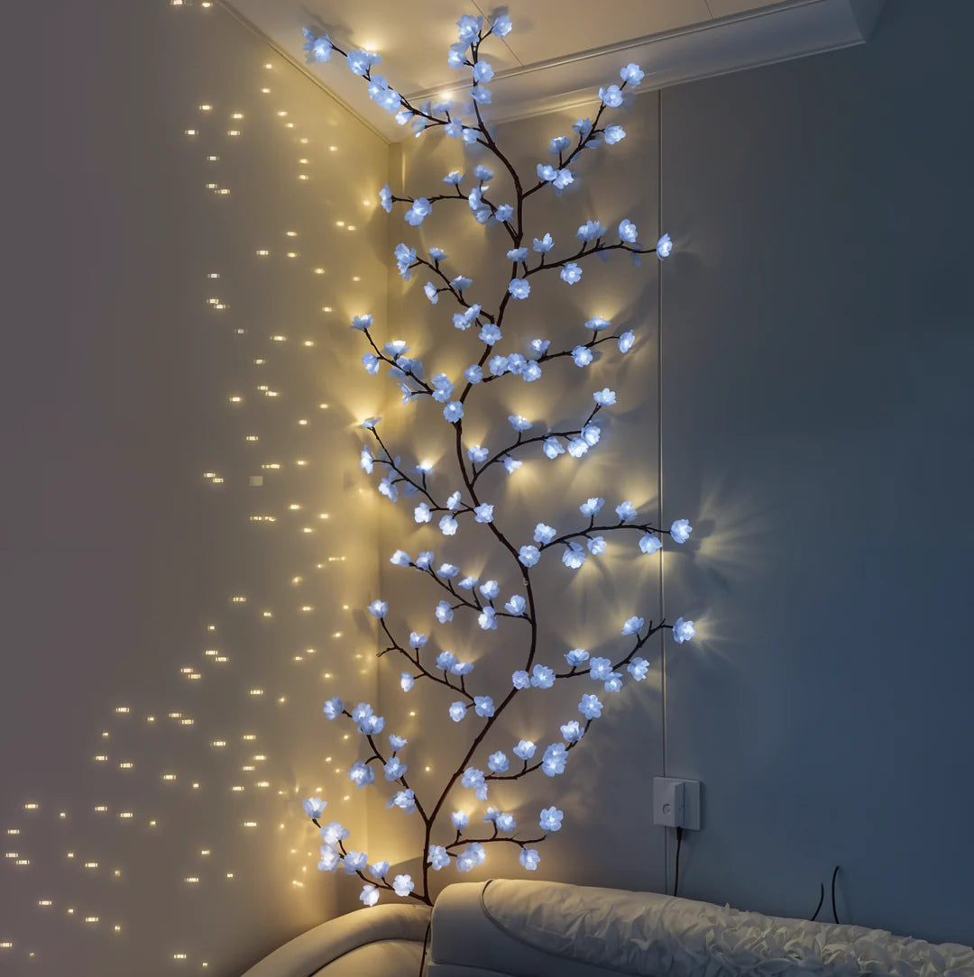 Estetyczna lampa ścienna Whisper z kwiatem wiśni