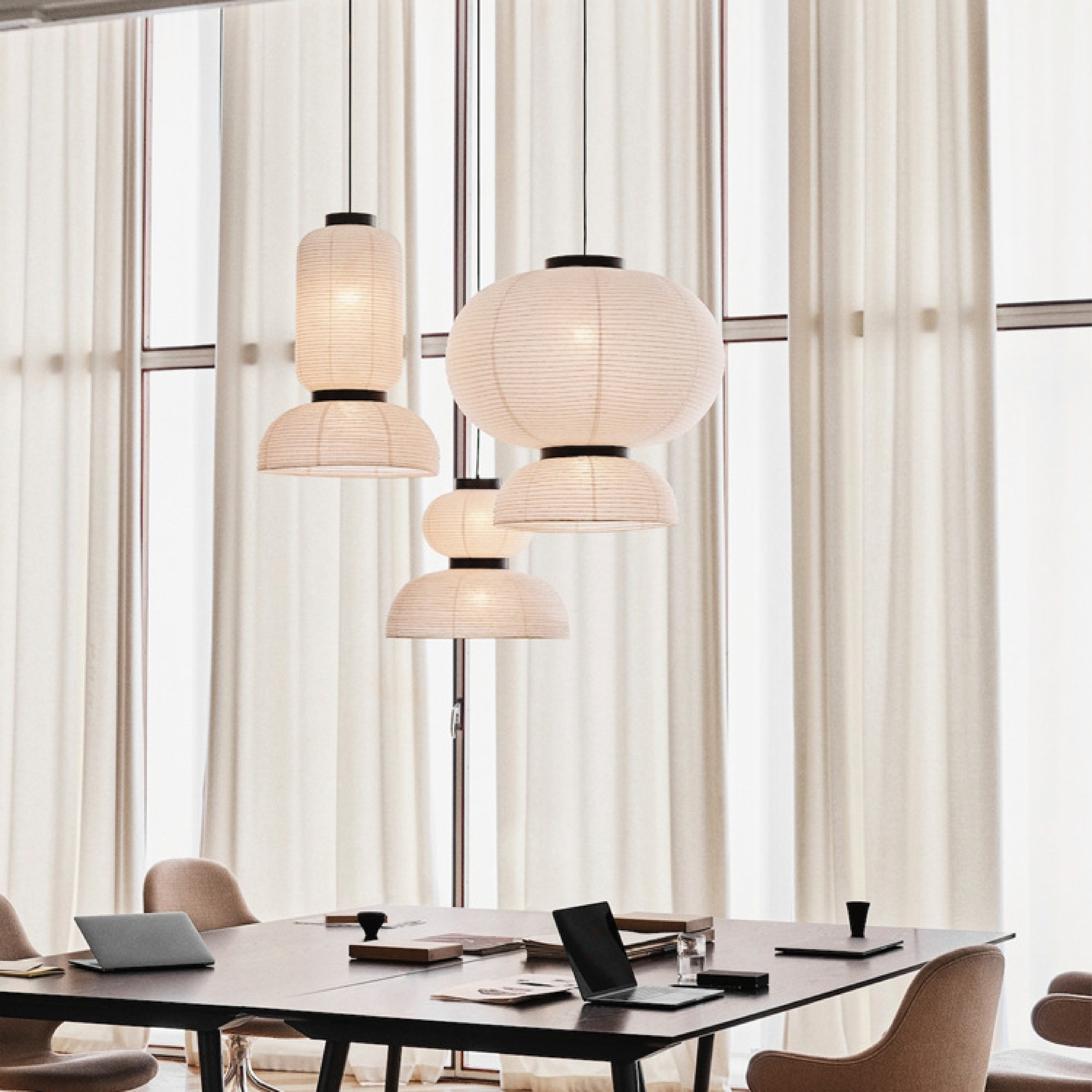 Minimalistyczna biała japońska lampa wisząca Wabi Sabi