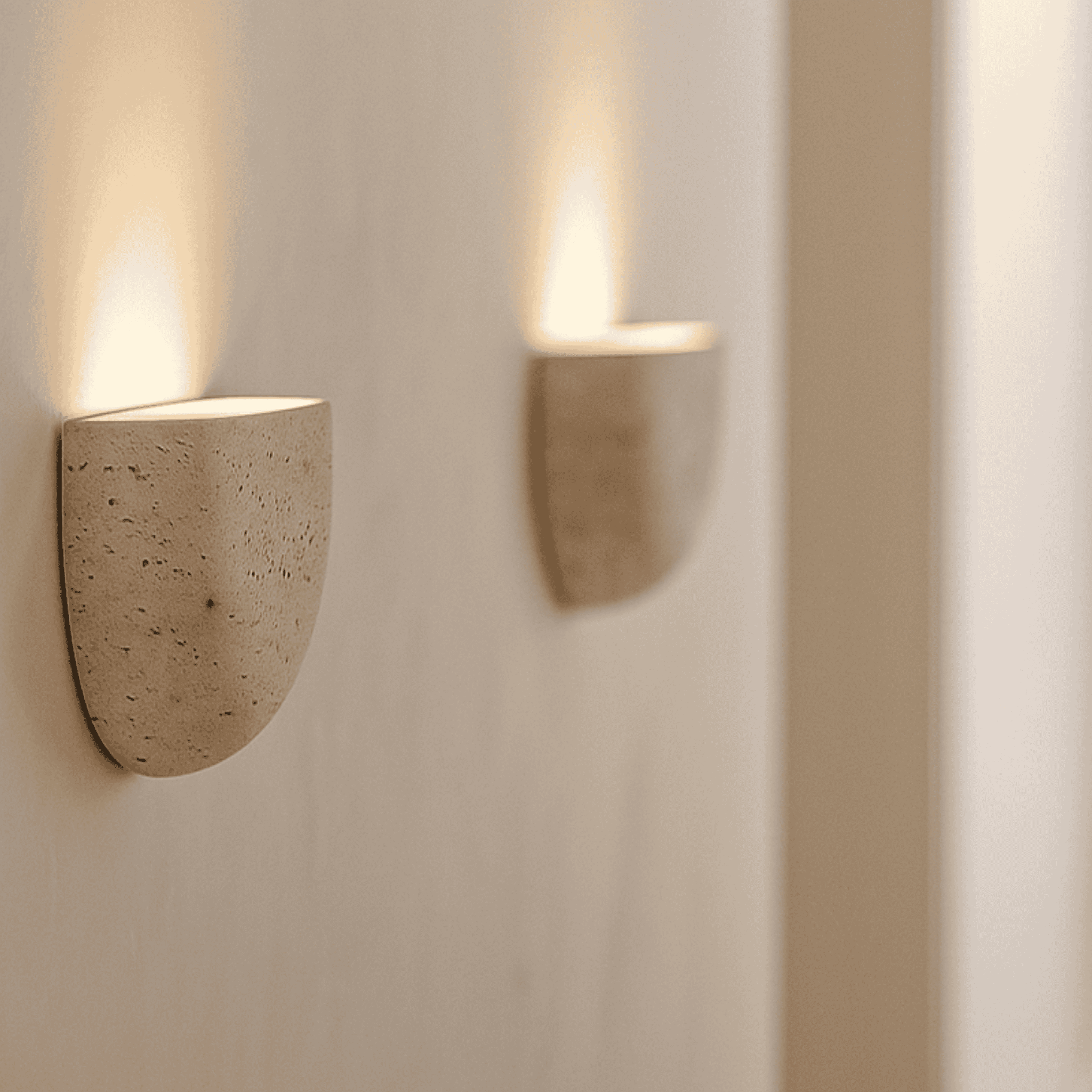 Wandlamp met halfronde getextureerde behuizing