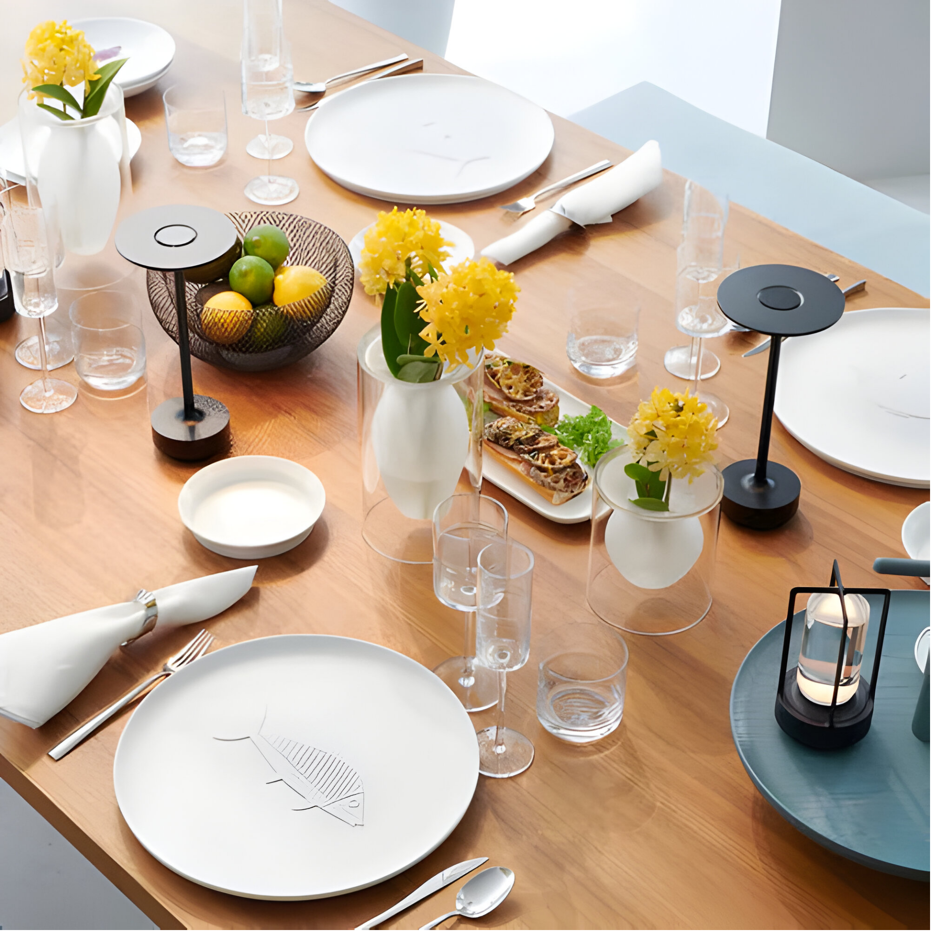 Bezprzewodowa lampa stołowa LED z dotykowym sterowaniem i regulacją jasności