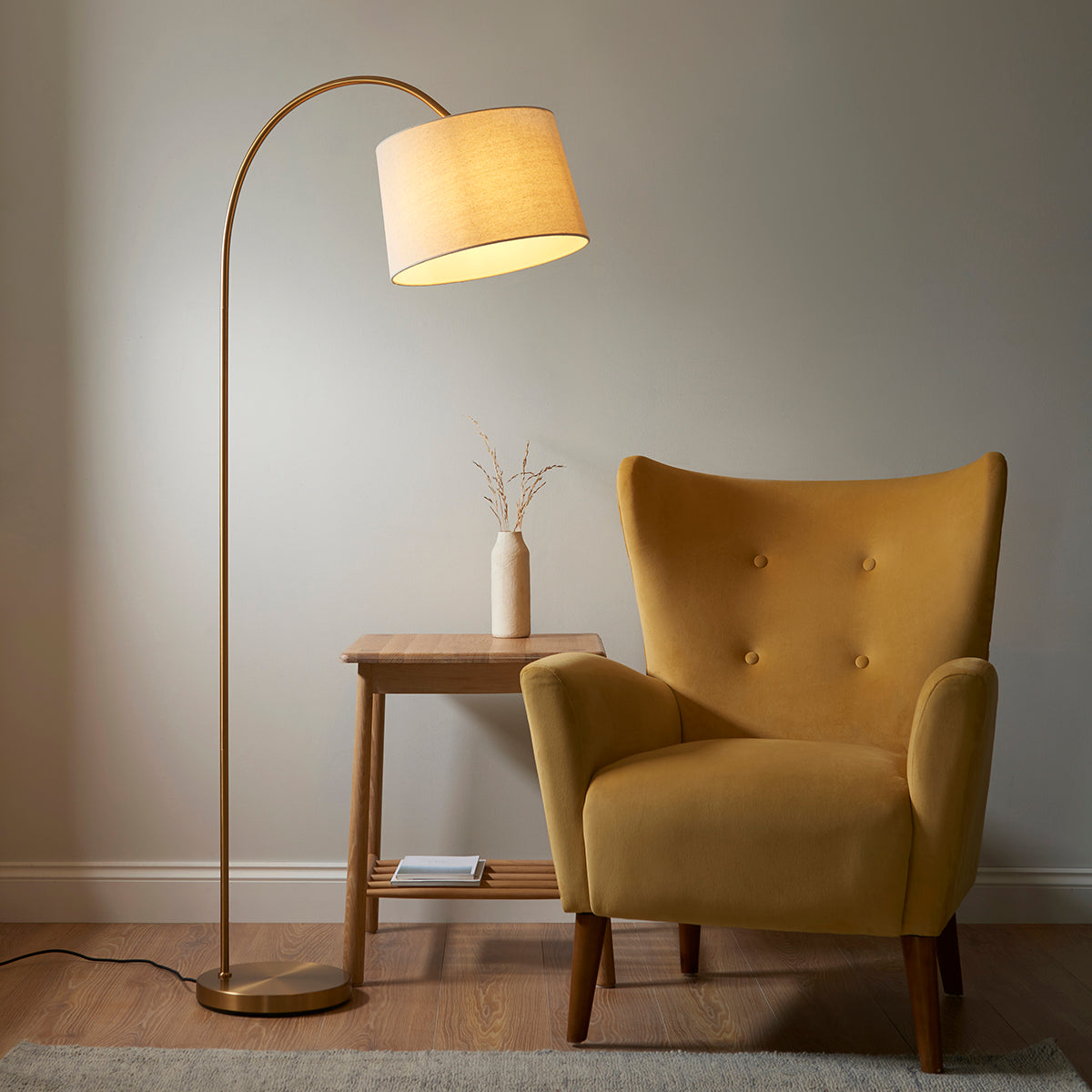Mosiężna Lampa Podłogowa z Naturalnym Abażurem z Tkaniny