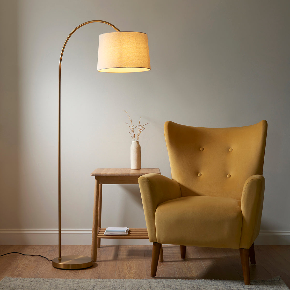 Mosiężna Lampa Podłogowa z Naturalnym Abażurem z Tkaniny