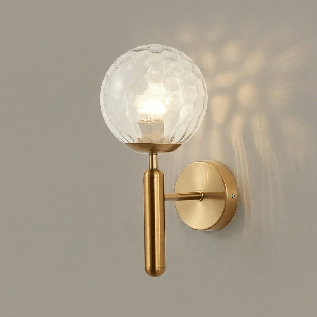 Moderne wandlamp met glazen bol