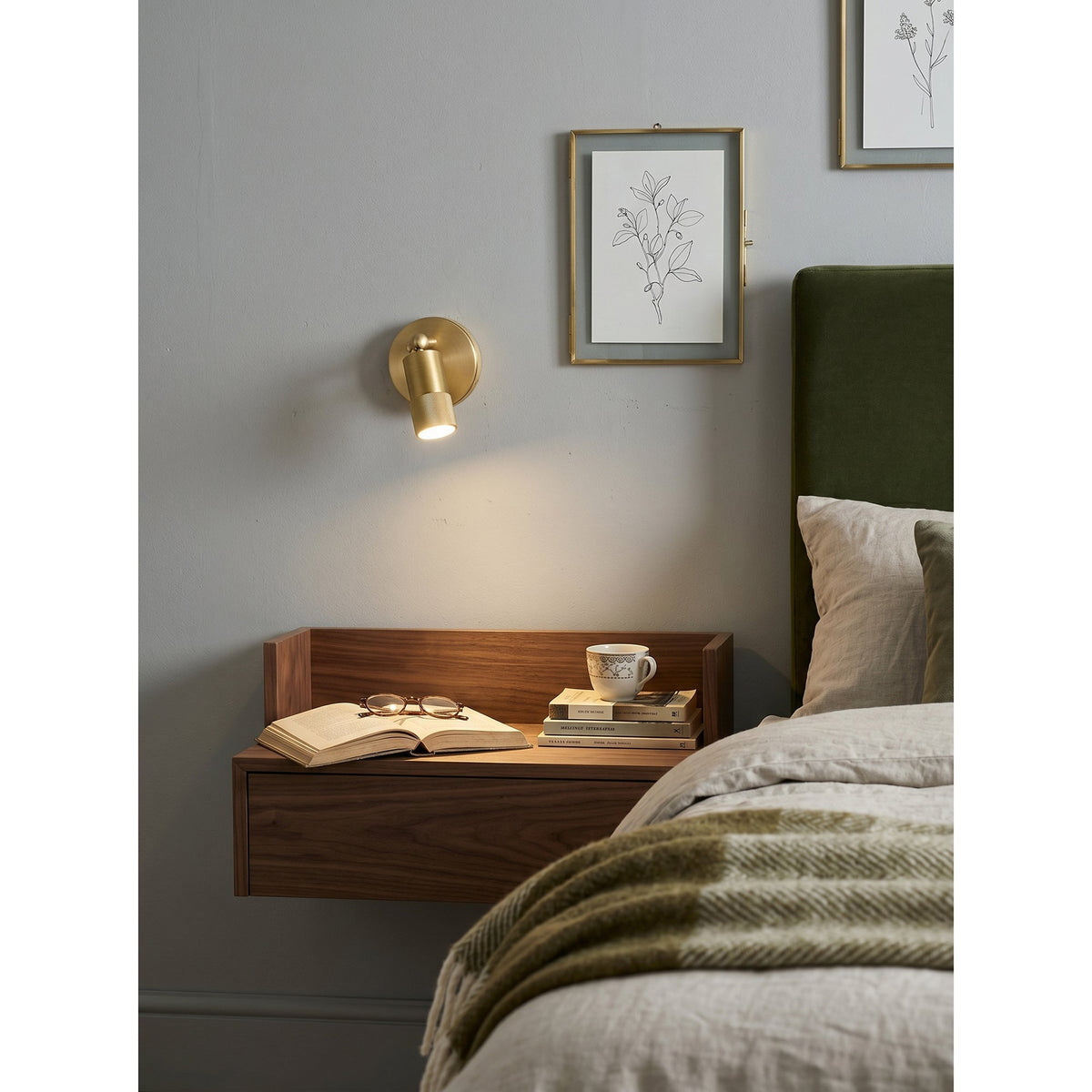 Modern Adjustable Wall Sconce with Integrated LED Lighting