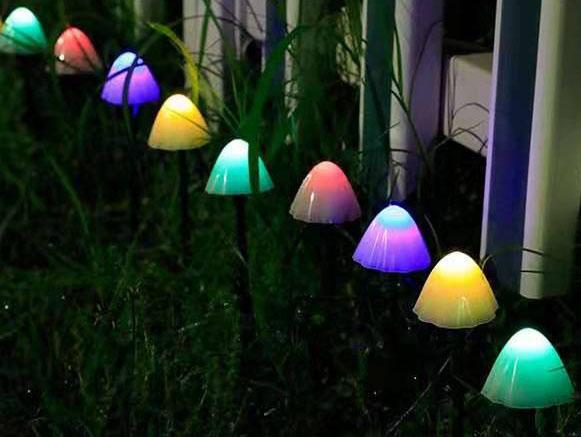 Solarna lampa ogrodowa grzybki z kolorowym światłem