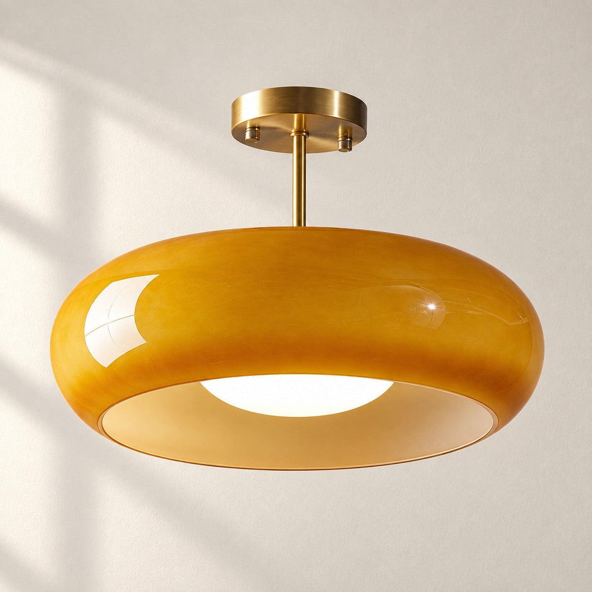 Plafonnier rond en verre inspiré du style Bauhaus
