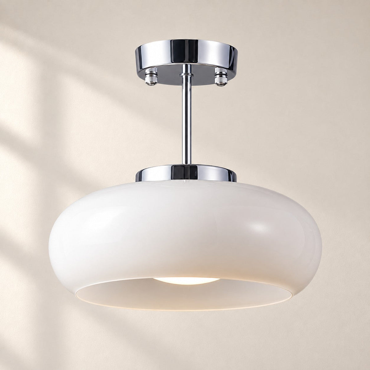 Plafonnier rond en verre inspiré du style Bauhaus