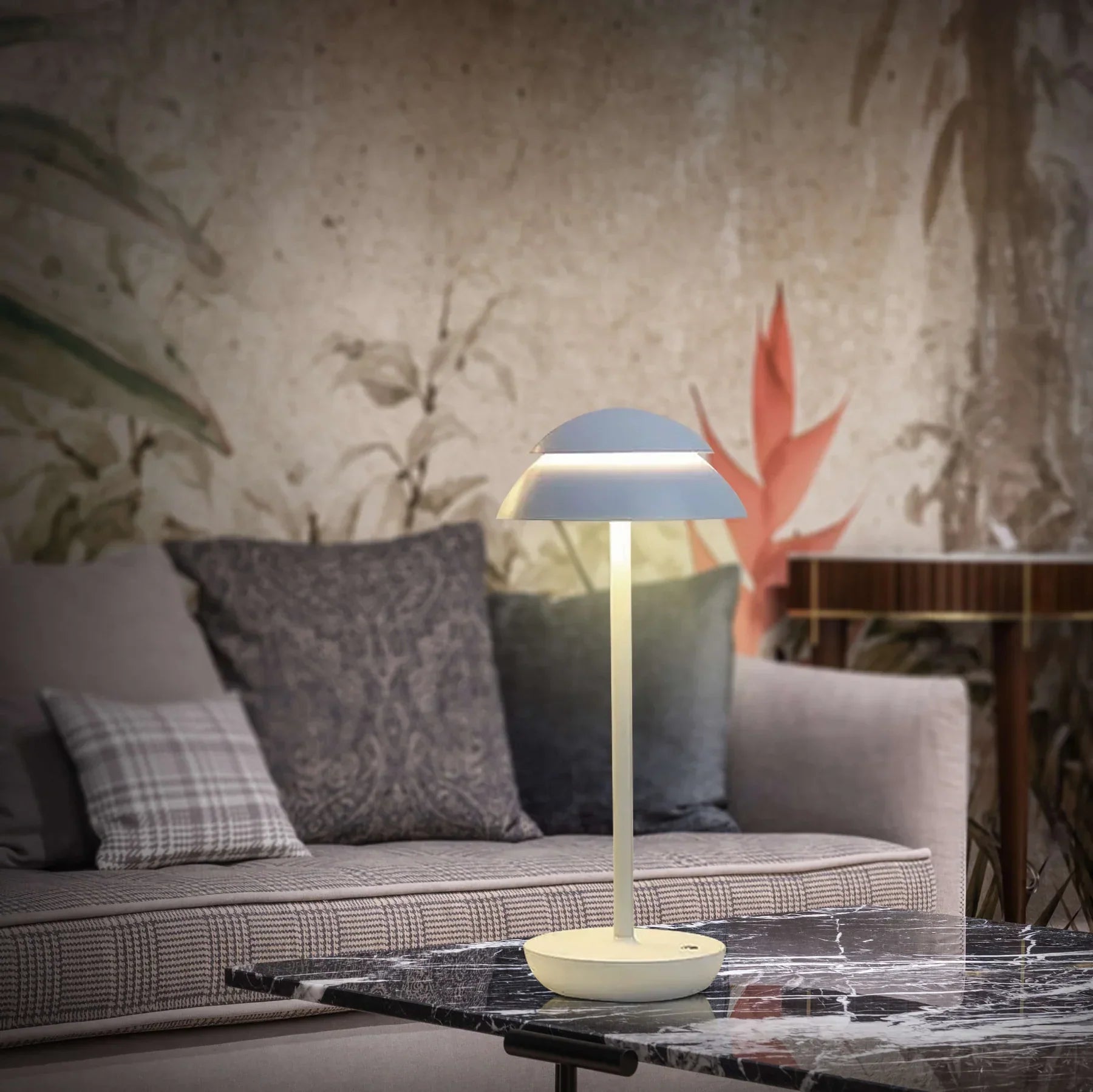 Ściemnialna skandynawska aluminiowa lampa stołowa bezprzewodowa