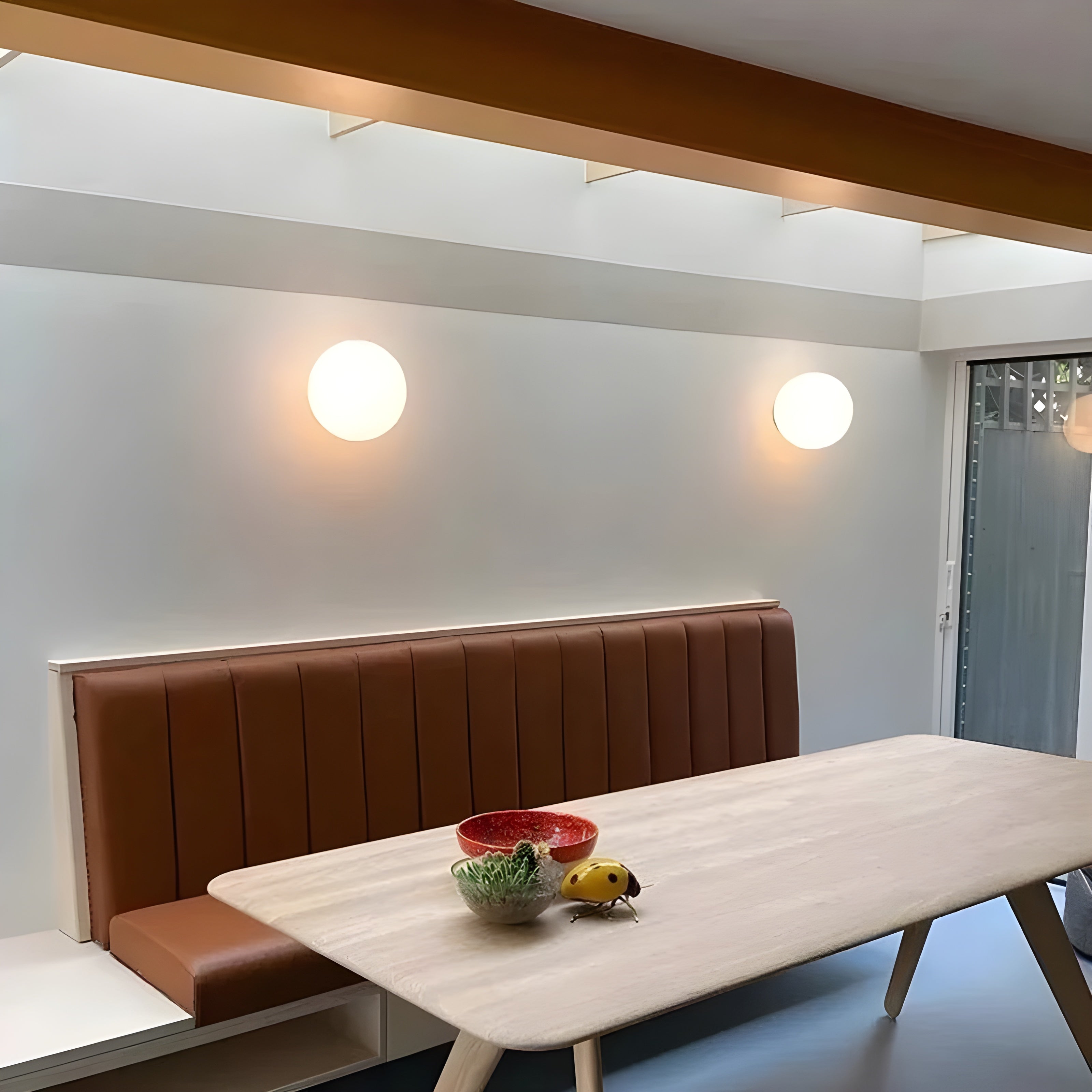 Nowoczesna lampa ścienna ze szkła matowego