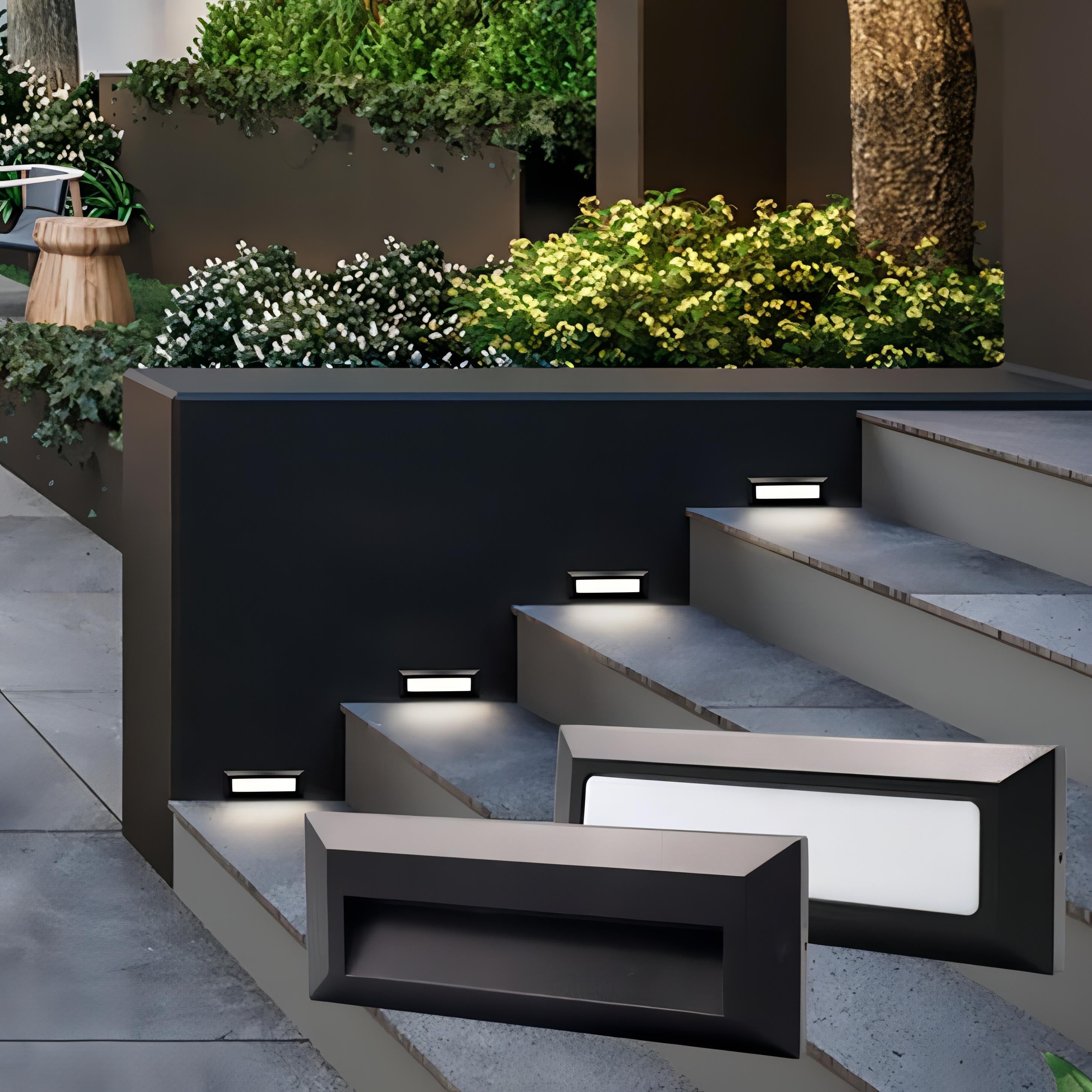 Prostokątna lampa LED do schodów zewnętrznych montowana w ścianie