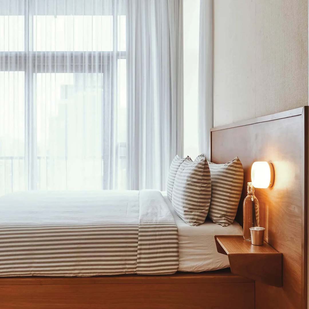 Nowoczesna kompaktowa szklana lampa ścienna