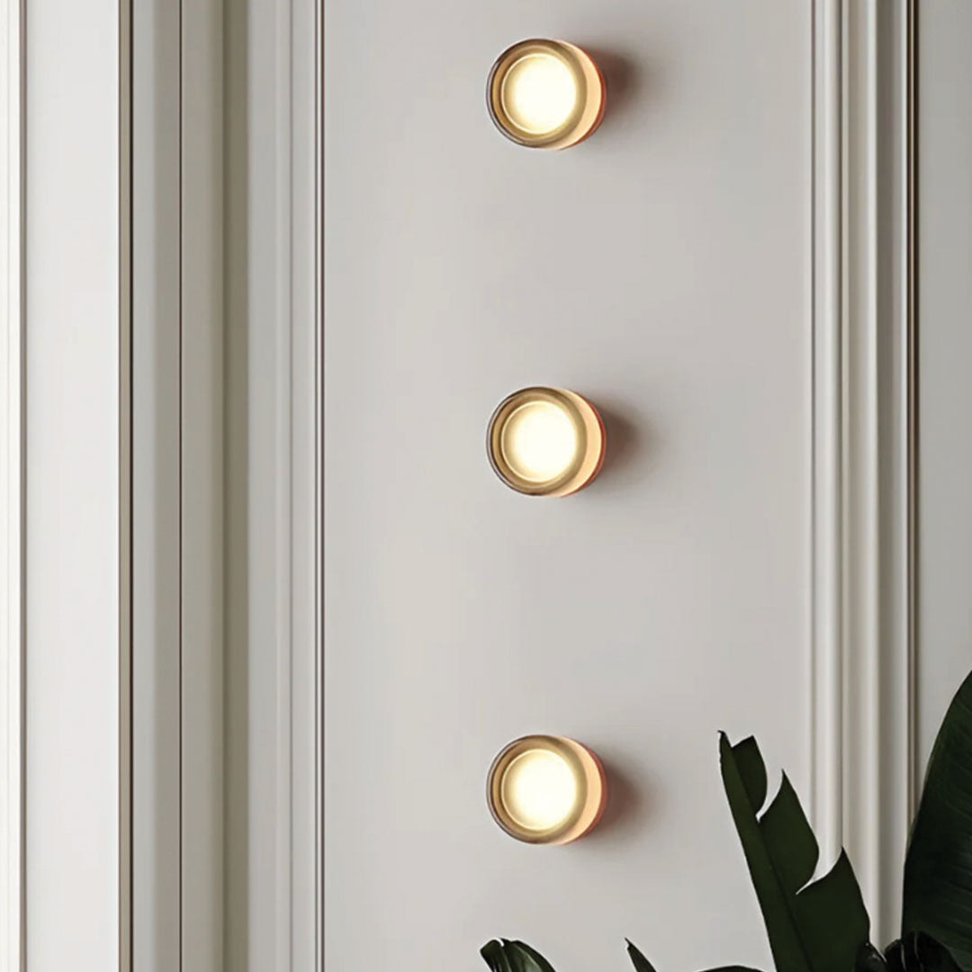 Wandlamp met delicate vorm en diepte-effect