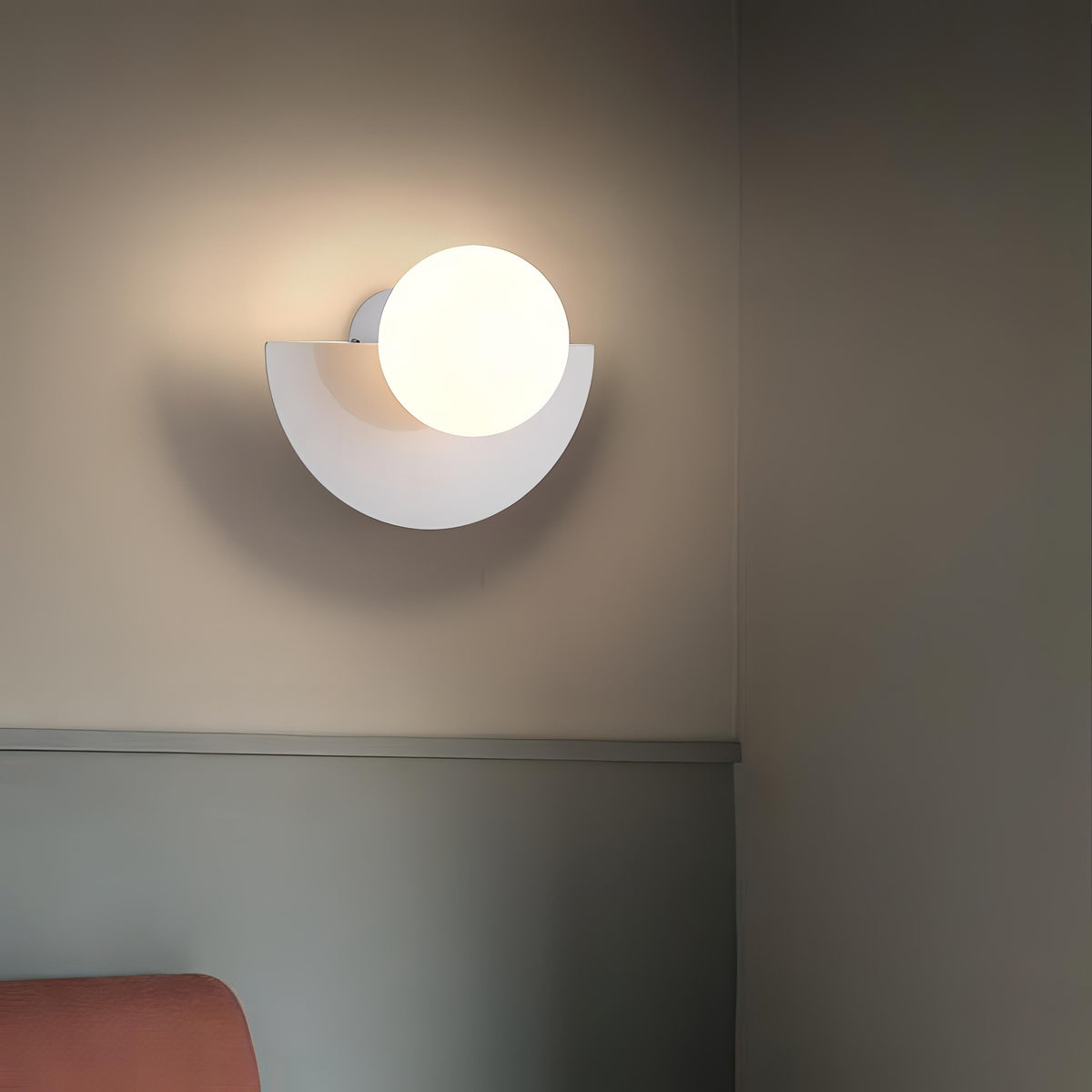 Noordse wandlamp met halfronde kap