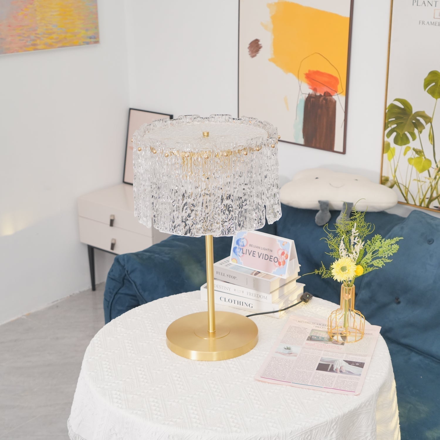 Table lamp with faceted transparent shade and round base
