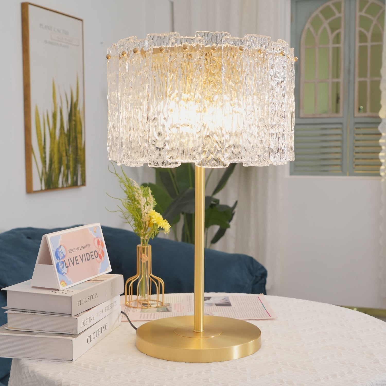 Table lamp with faceted transparent shade and round base