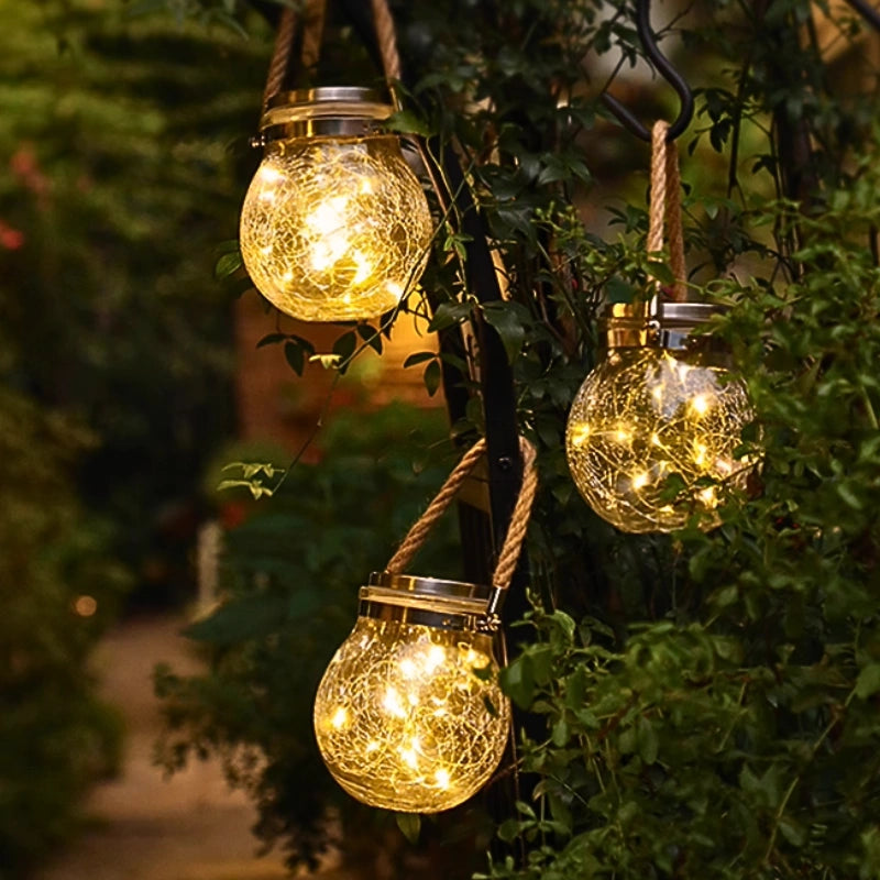 Zewnętrzna lampa wisząca z szklaną kulą i uchwytem z liny