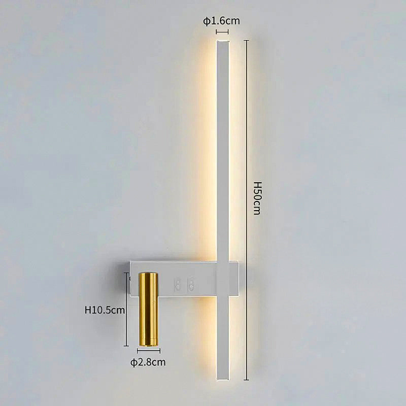 Lampa ścienna z pionową listwą i regulowanym reflektorem