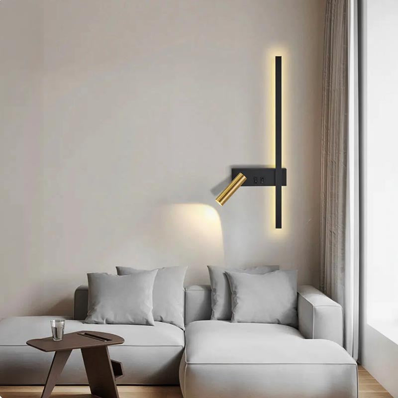 Lampa ścienna z pionową listwą i regulowanym reflektorem