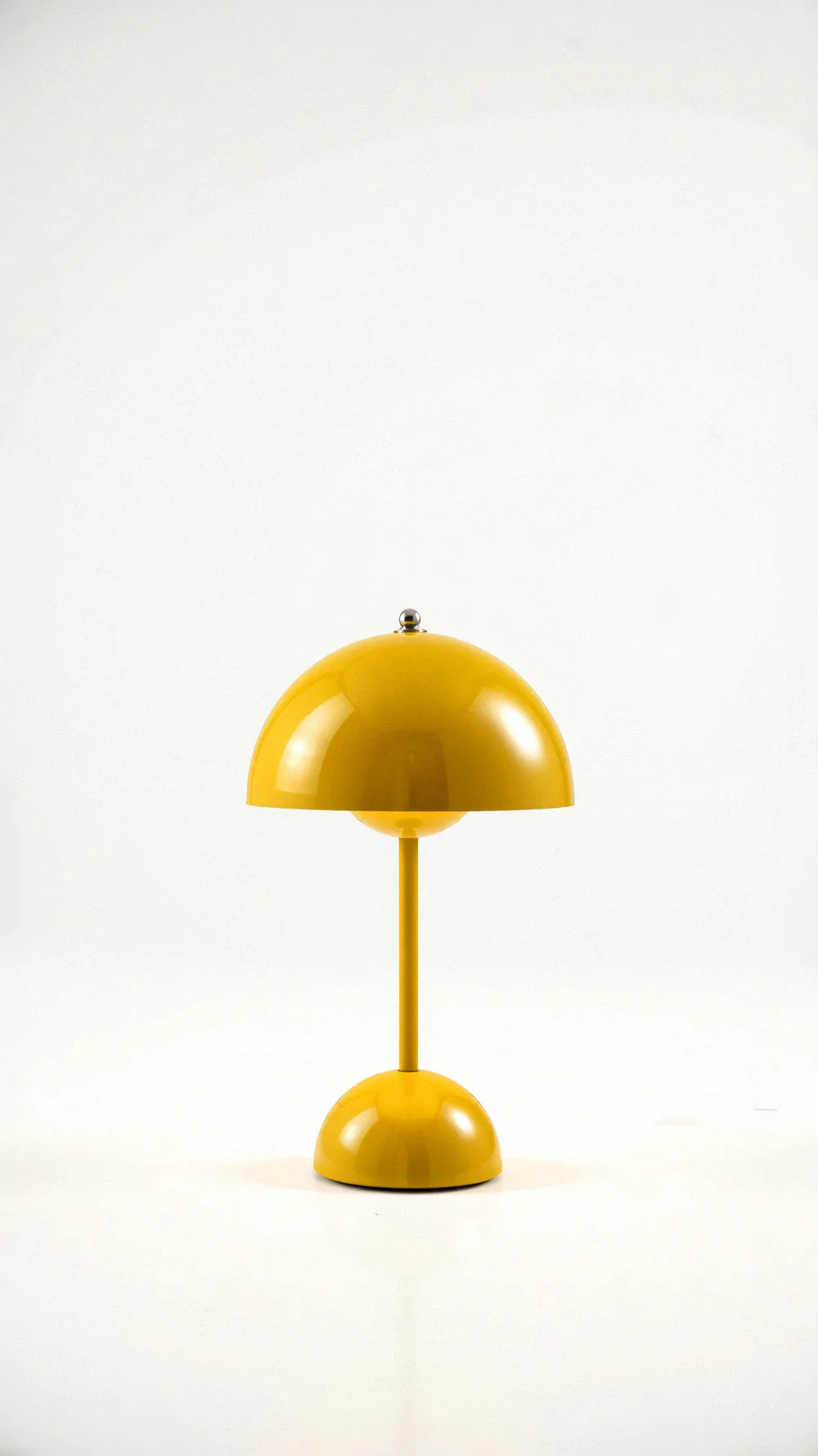 Skandynawski minimalistyczny design Bezprzewodowa lampa stołowa