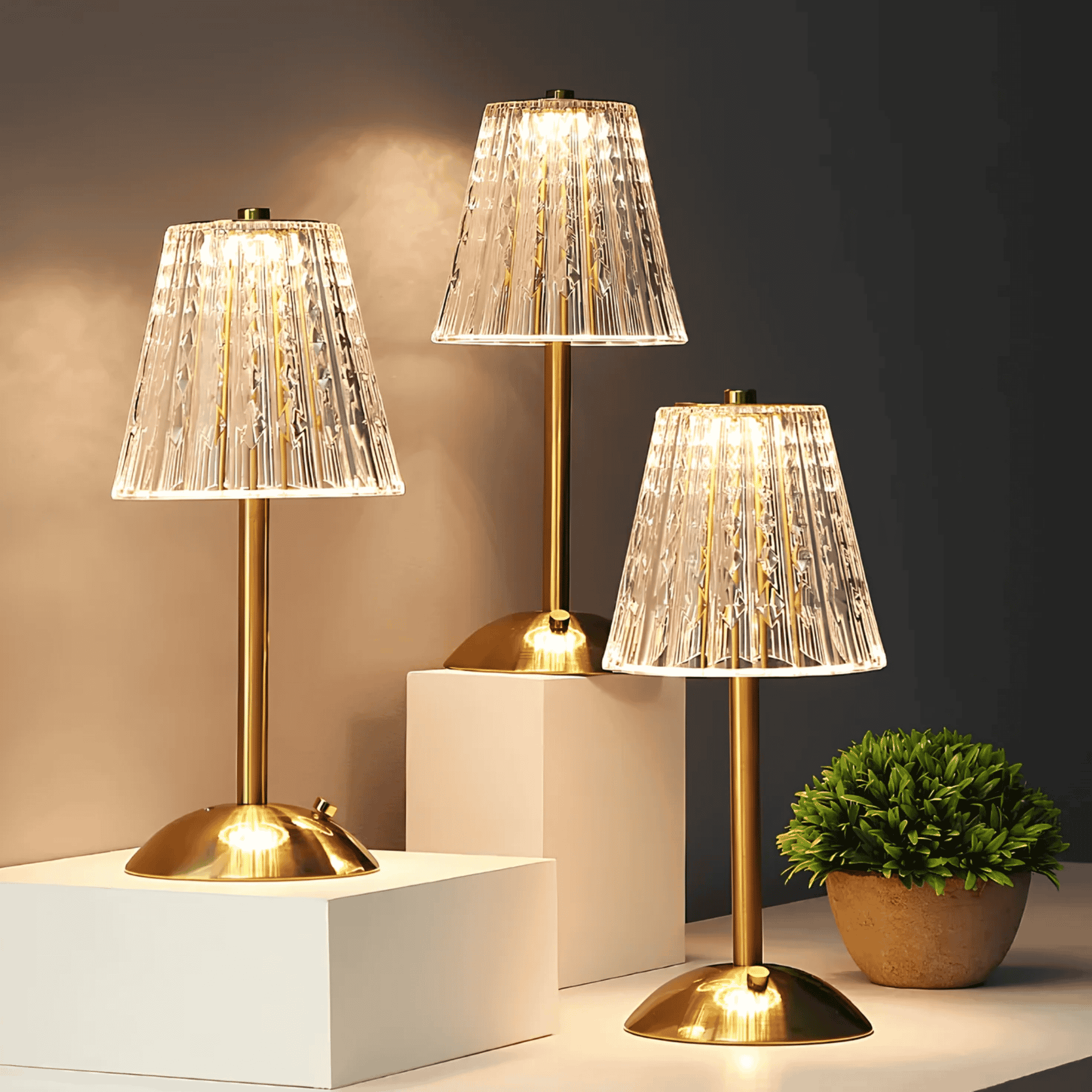Lampa stołowa z plisowanym kloszem i okrągłą podstawą