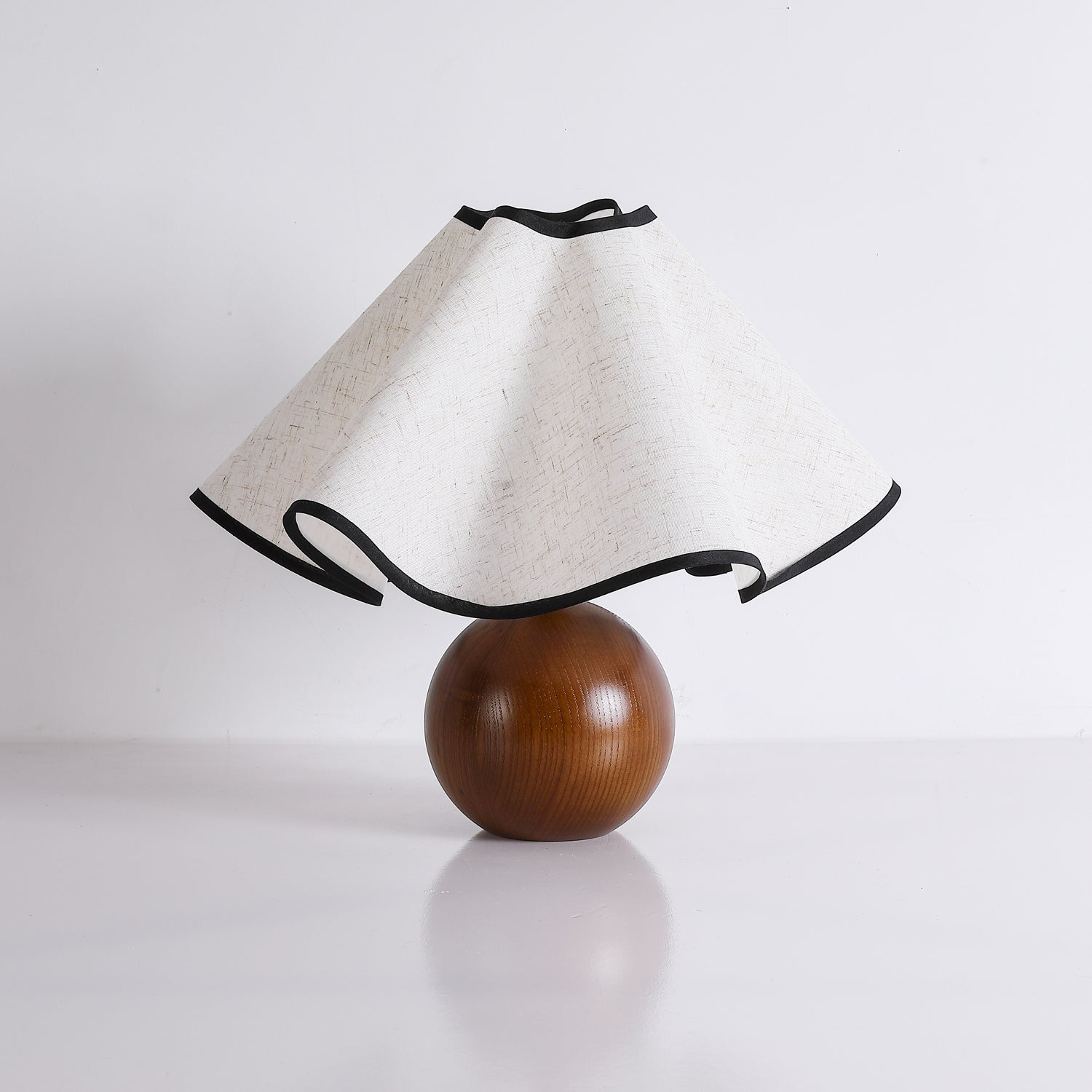 Lampa stołowa Solivian Wave o ciepłym świetle