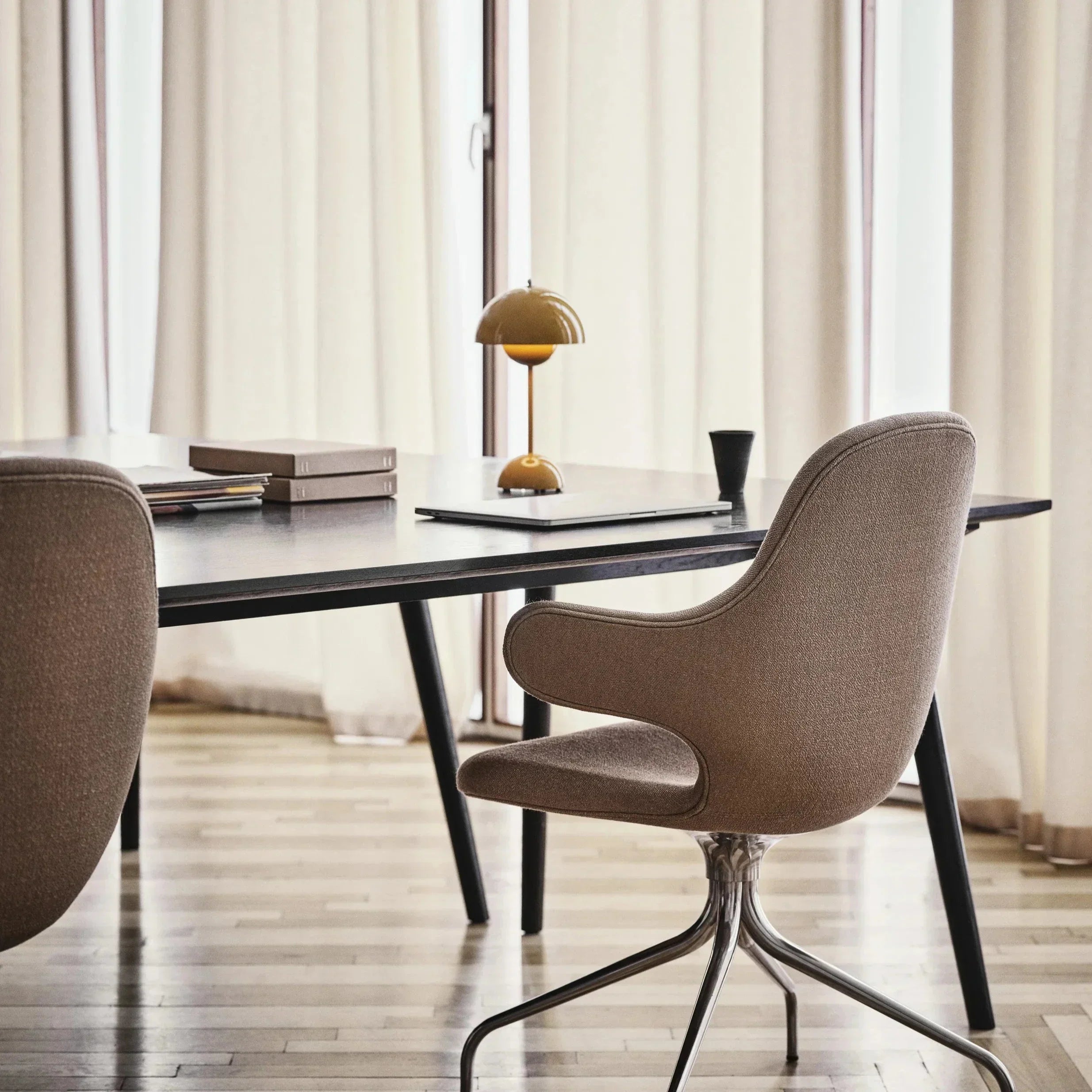 Kultowa lampa stołowa w stylu retro grzyba