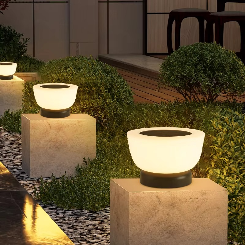Solarna zewnętrzna lampa słupkowa ze świecącą misą