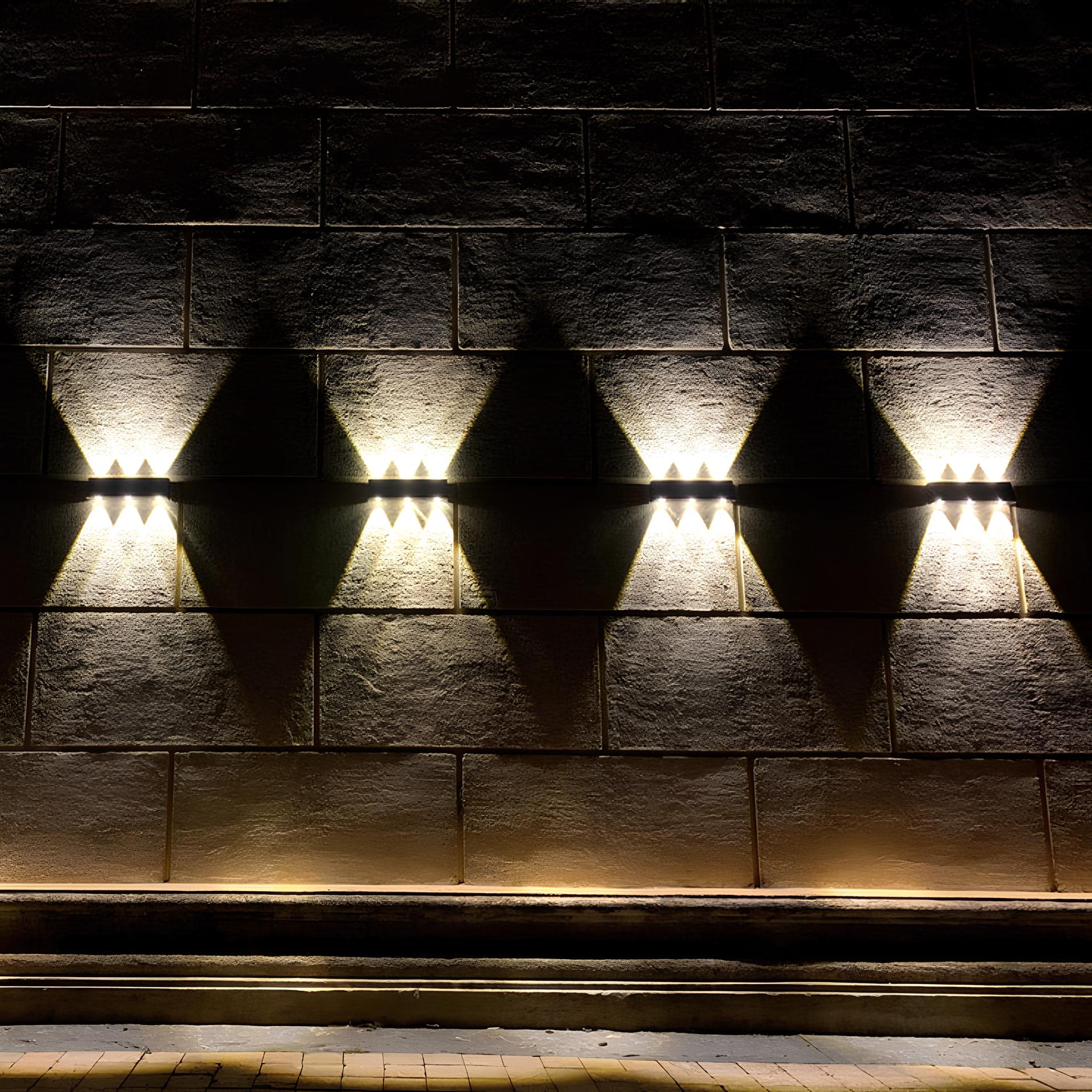 Zewnętrzna lampa ścienna z górnym i dolnym kierunkiem światła