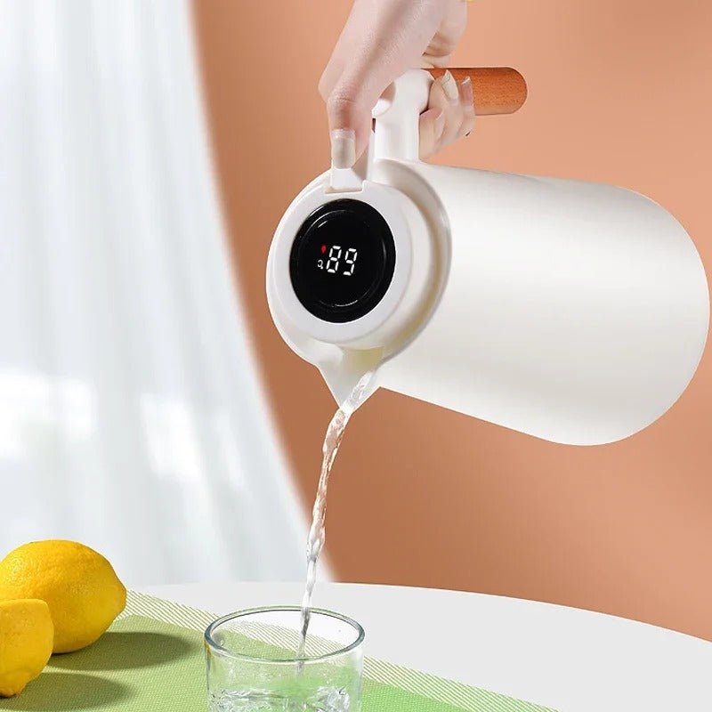 Pouring jug with digital temperature display and handle
