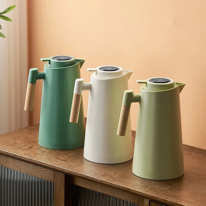 Pouring jug with digital temperature display and handle